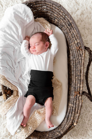 baby in basket wearing organic cotton black memeeno baby belly bloomer