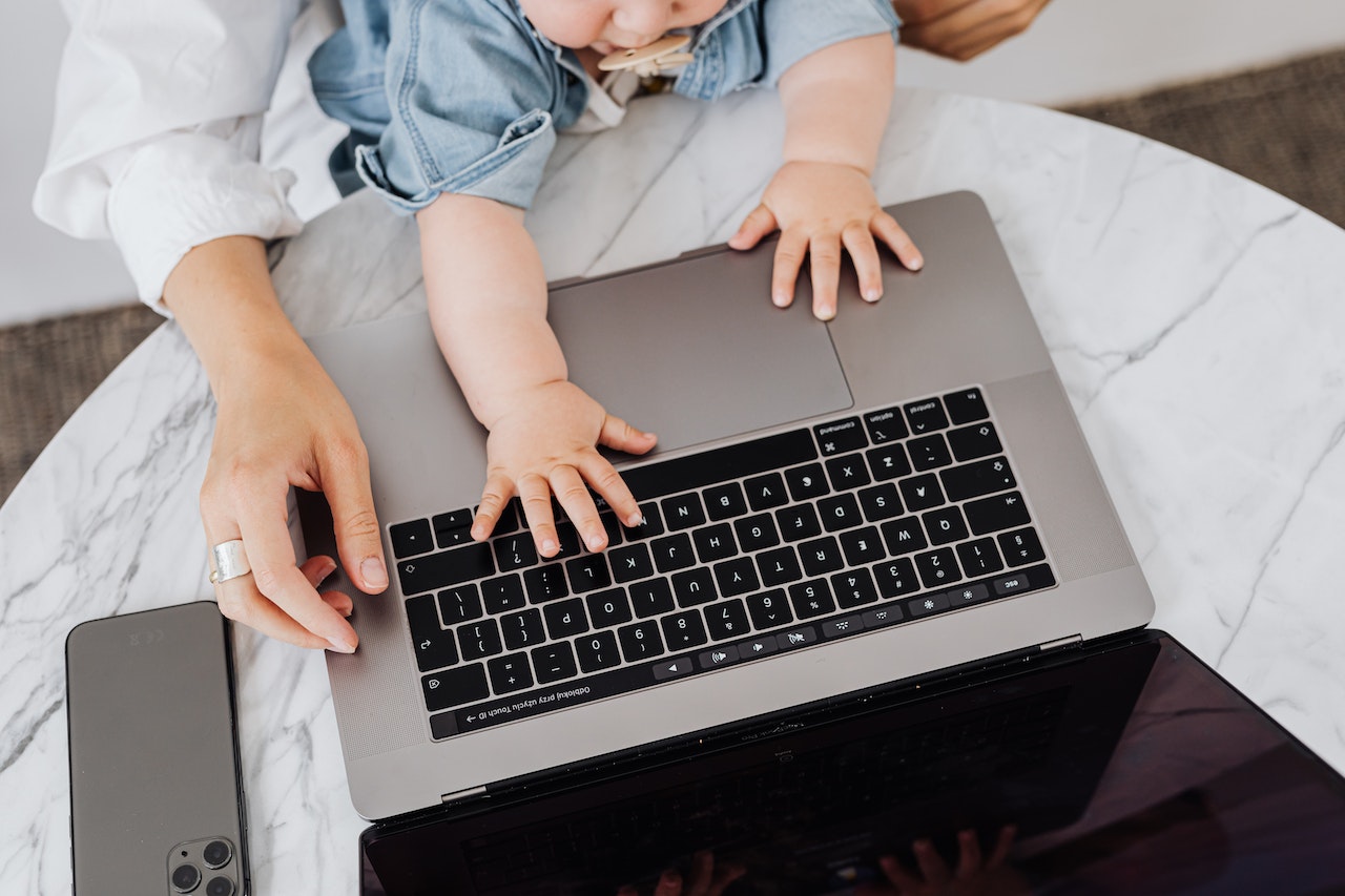 5 Best Tips To Balance Work and Mom Life