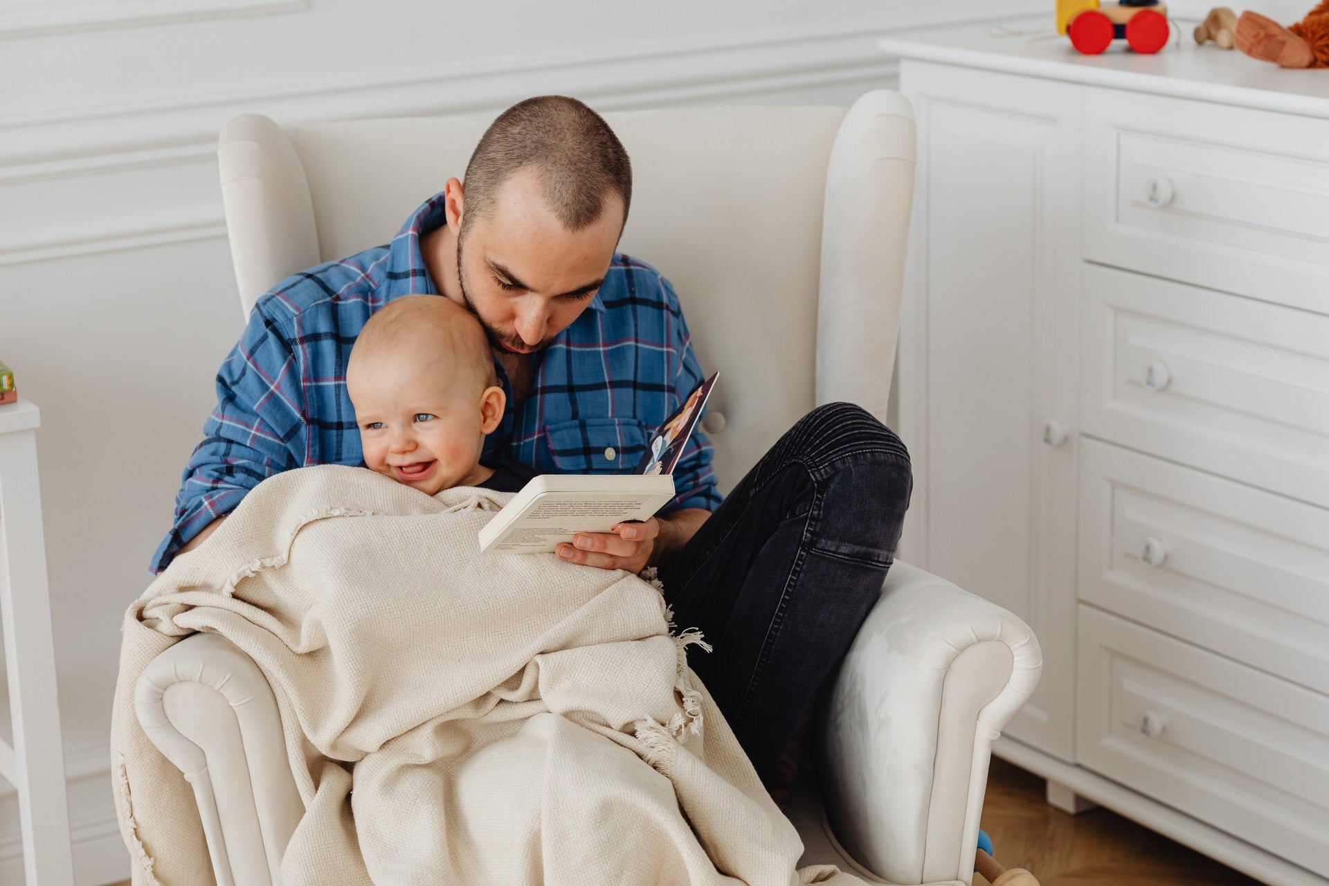 Why You Should Start Reading To Your Baby