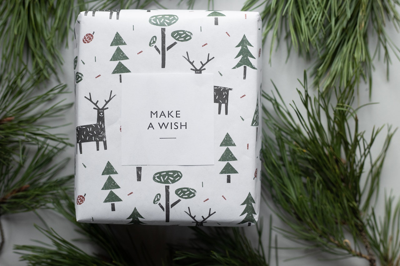 12 Best Holiday Gifts For Moms and Dads