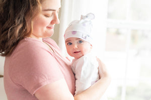 memeeno organic cotton belly band and top knot hat on baby with mom aurelia jellyfish print